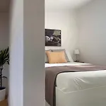 Newly Renovated Modern&Bright Apt - City Center