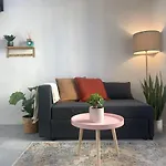 Newly Renovated Modern&Bright Apt - City Center
