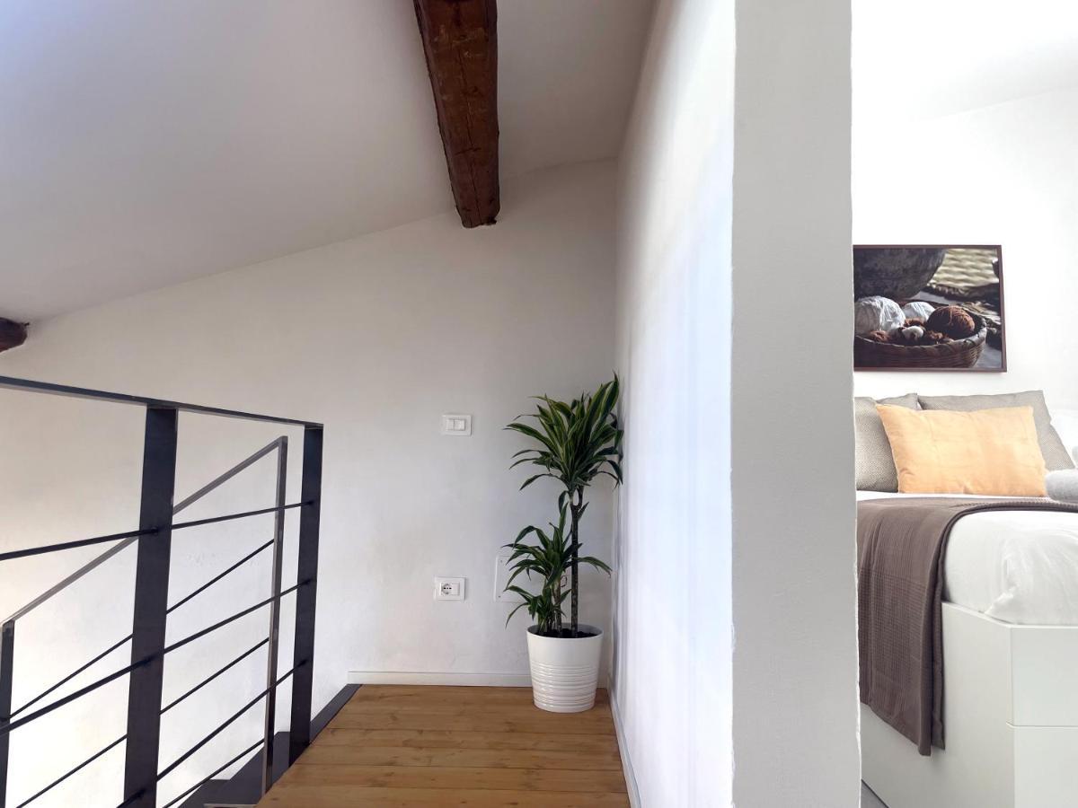 Newly Renovated Modern&bright Apt - Center *